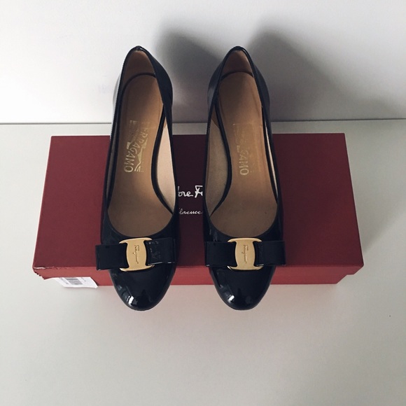 *SOLD* Salvatore Ferragamo Bow Pumps - Picture 3 of 4